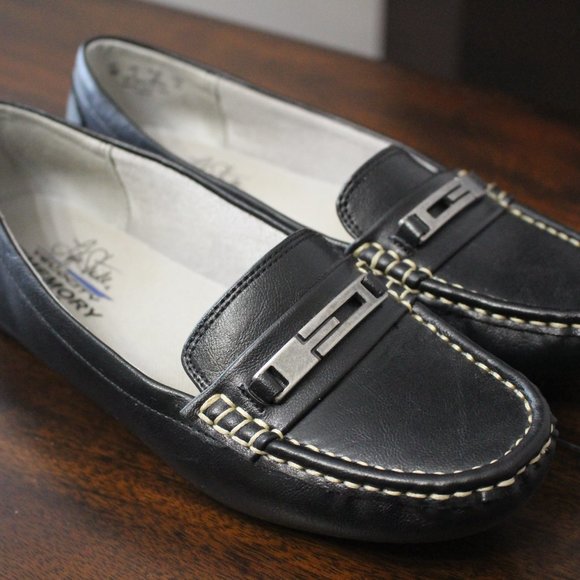 Life Stride Women’s Loafer - Picture 1 of 5